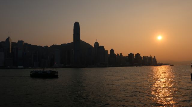 香港ビクトリア湾の夕日