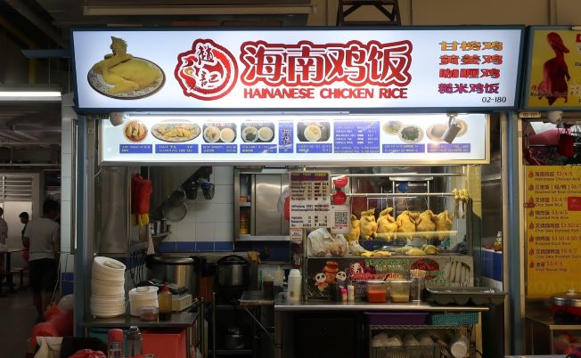 チャイナタウンのホーカーで気に入っている海南鶏飯の店です。うまし。